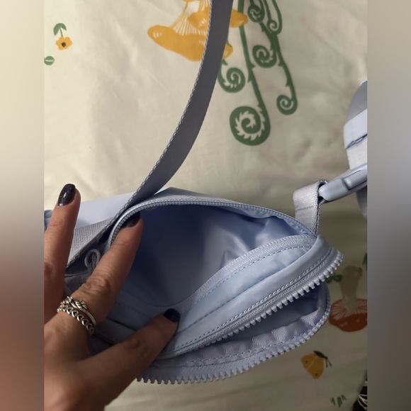 Lululemon belt bag limited edition color - Picture 4 of 8